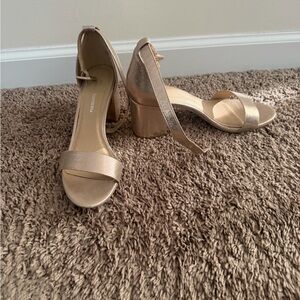 Chinese Laundry Women's Gold Sandals, Size 8M (Gently Used)